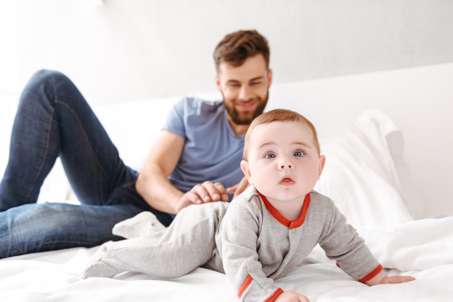 Handsome happy young man father dad having fun with his little baby Gdzie jesteś tato?