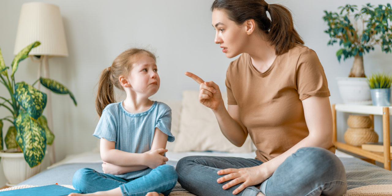 SŁOWA, których nigdy nie powinieneś mówić swoim dzieciom